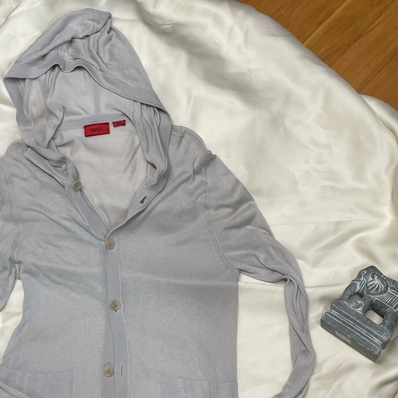 Hugo Boss hoodie. Pretty and lightweight the perfect layer for your outfit. - Picture 3 of 5
